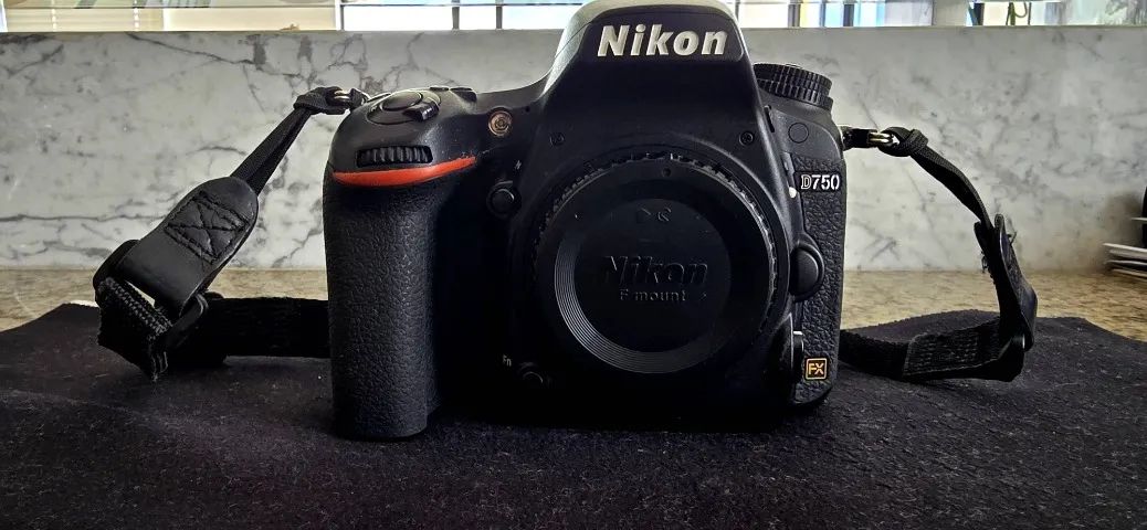 Nikon D750 Full Frame em Ótimo Estado