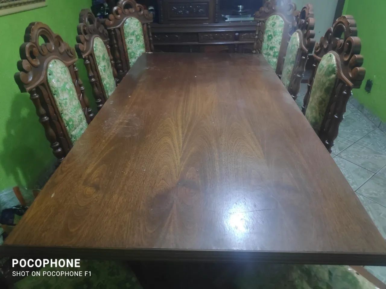 Mesa com 6 cadeiras e armário. - Foto 5