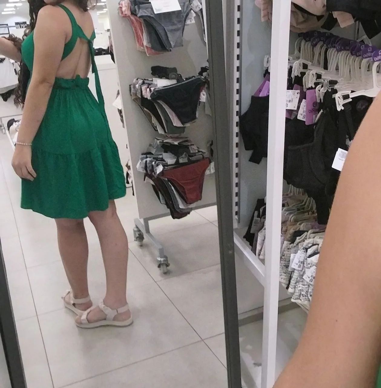 Vende-se vestido verde curto - Foto 4