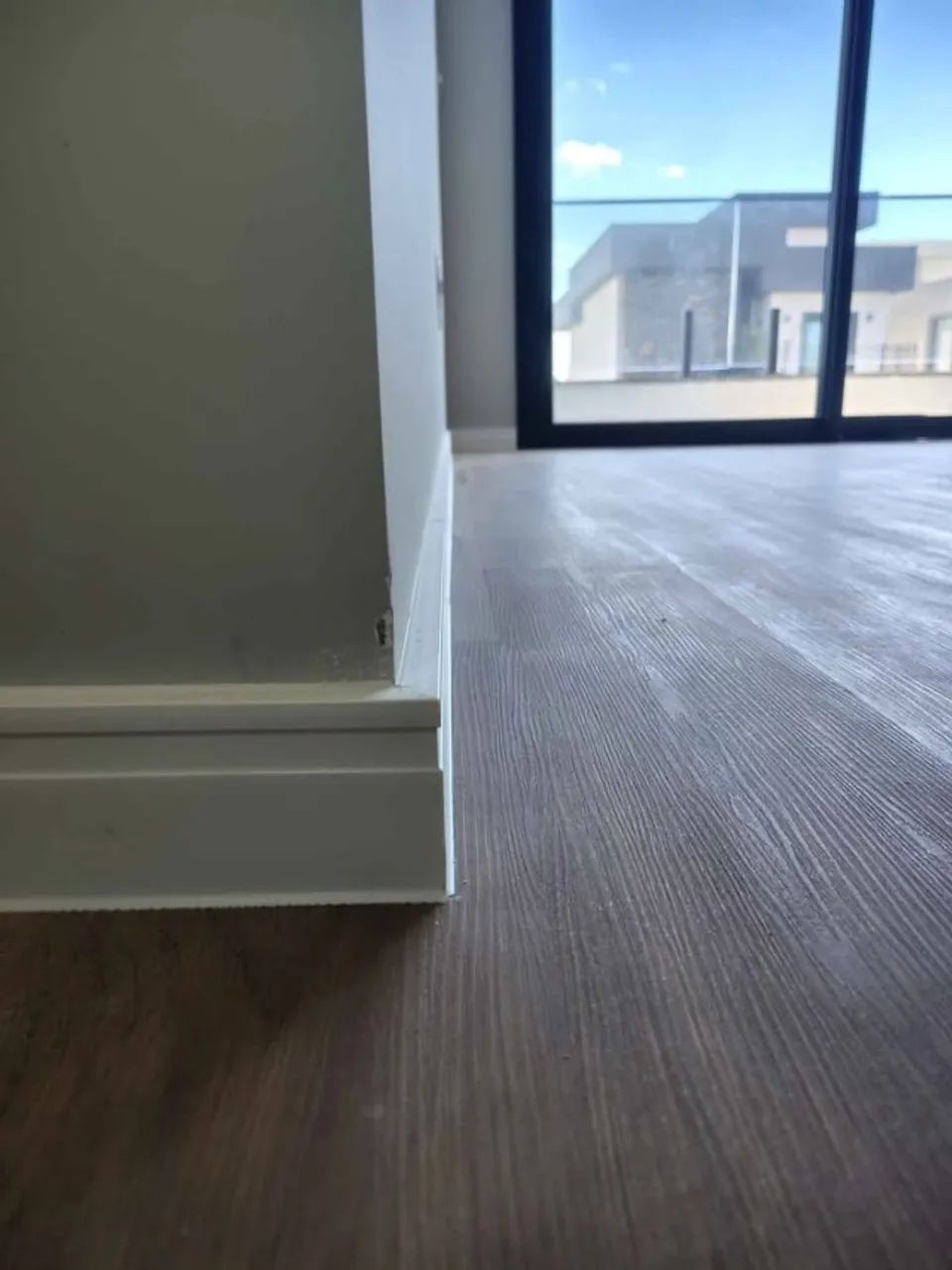 Deixe seu ambiente mais moderno com rodapé premium - Foto 2