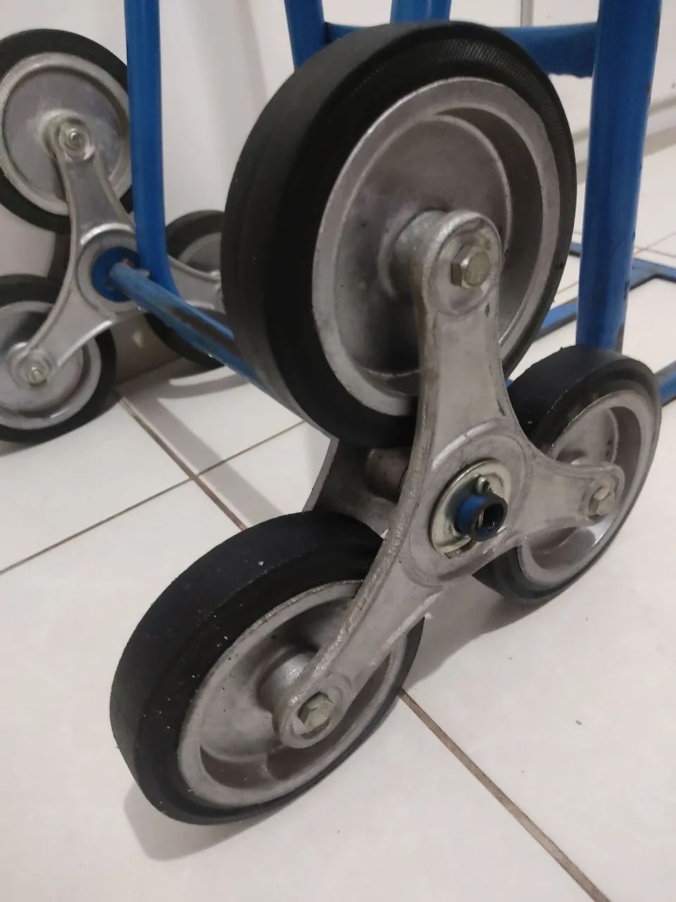 Carrinho De Carga 250kg Roda Estrela pra subir Escada  - Foto 4