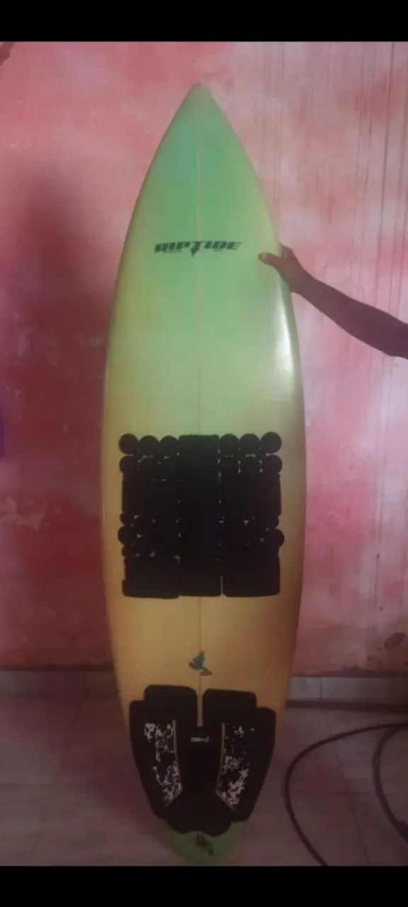 VENDE-SE PRANCHA SURF MARCA RIPTIDE 6.4 x 30lts. MARCA DE SANTA CRUZ CALIFÓRNIA.