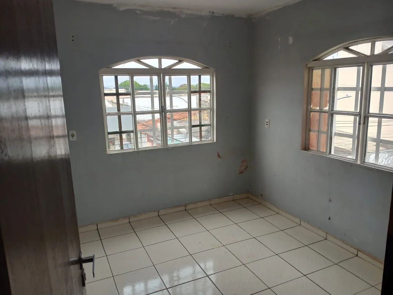 Alugo apartamento dois quartos