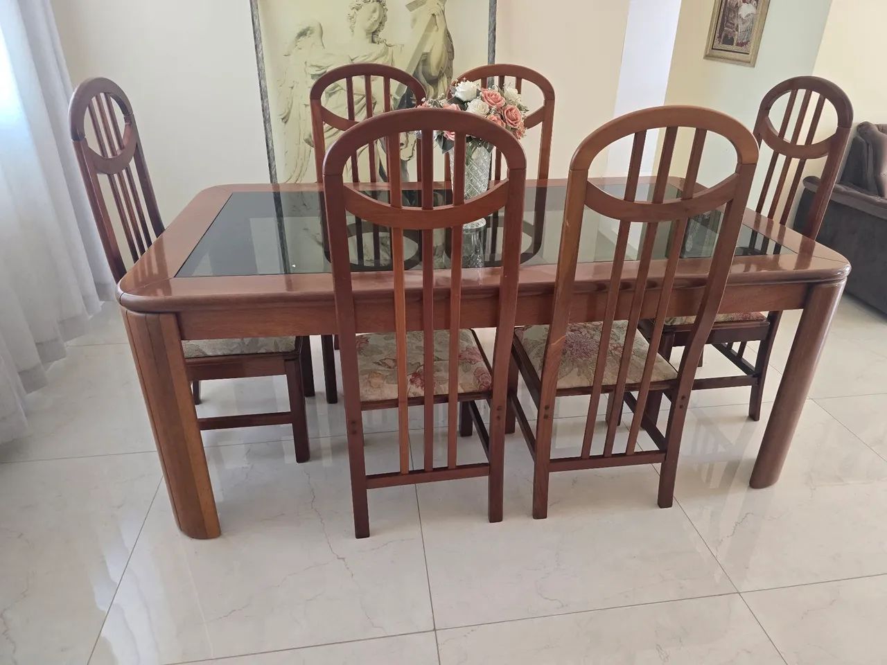 Mesa com 6 cadeira
