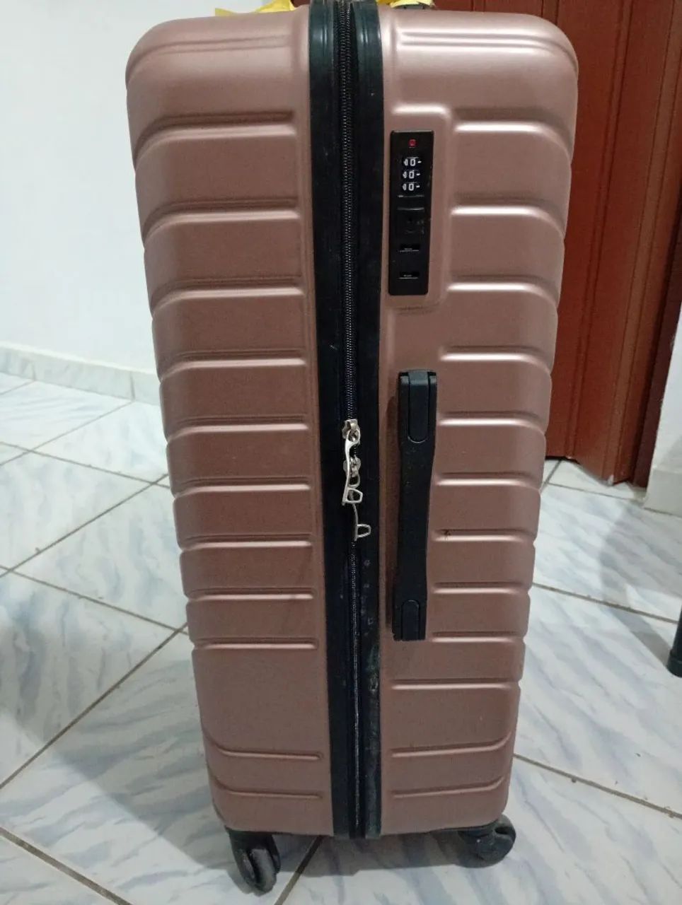 Vendo mala de viagem usada uma única vez 