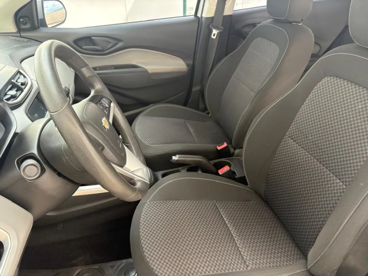 Chevrolet Onix Hatch LT 1.0 8V Flexpower 5P Mec. 2017 - Foto 8