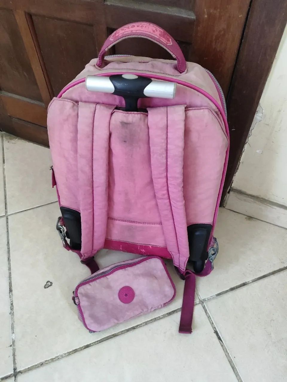 Mochila com estojo rosa. - Foto 3