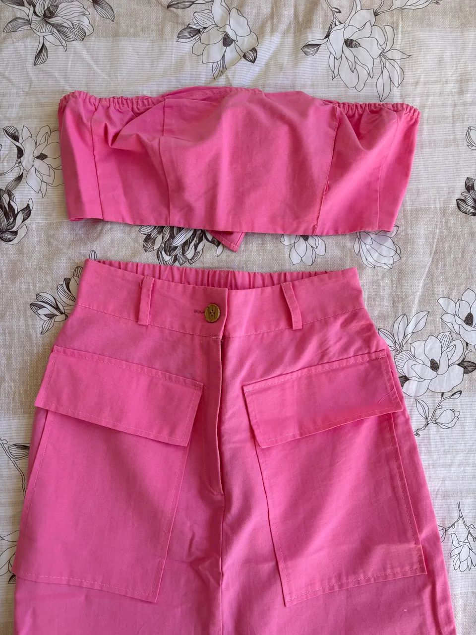 Conjunto rosa saia mide e top sem bojo