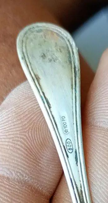Vendo uma colher antiga de prata 