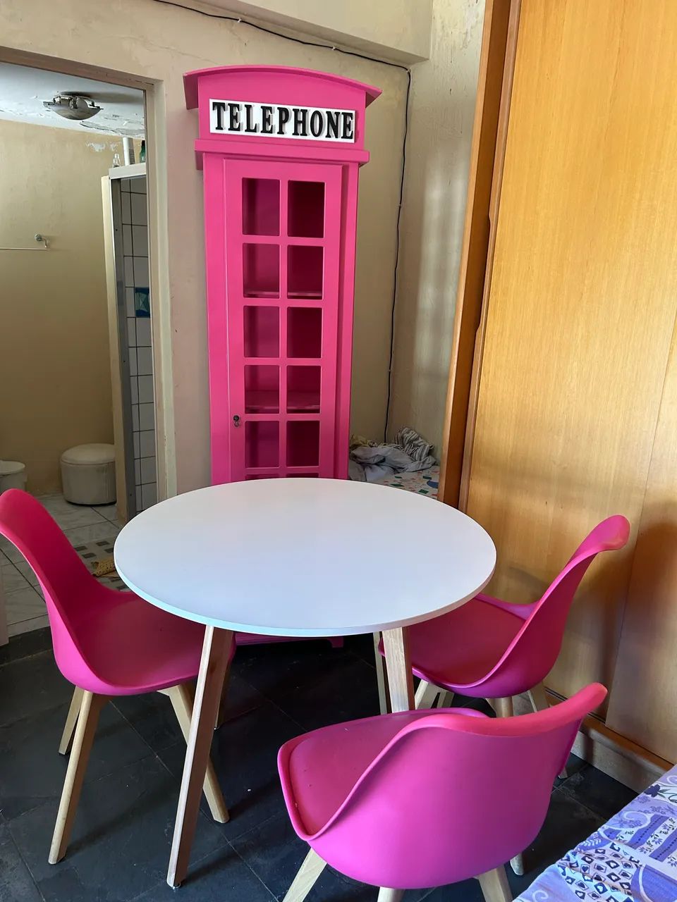 Mesa com cadeiras Rosa + Armário de telefone de Londres - Foto 2