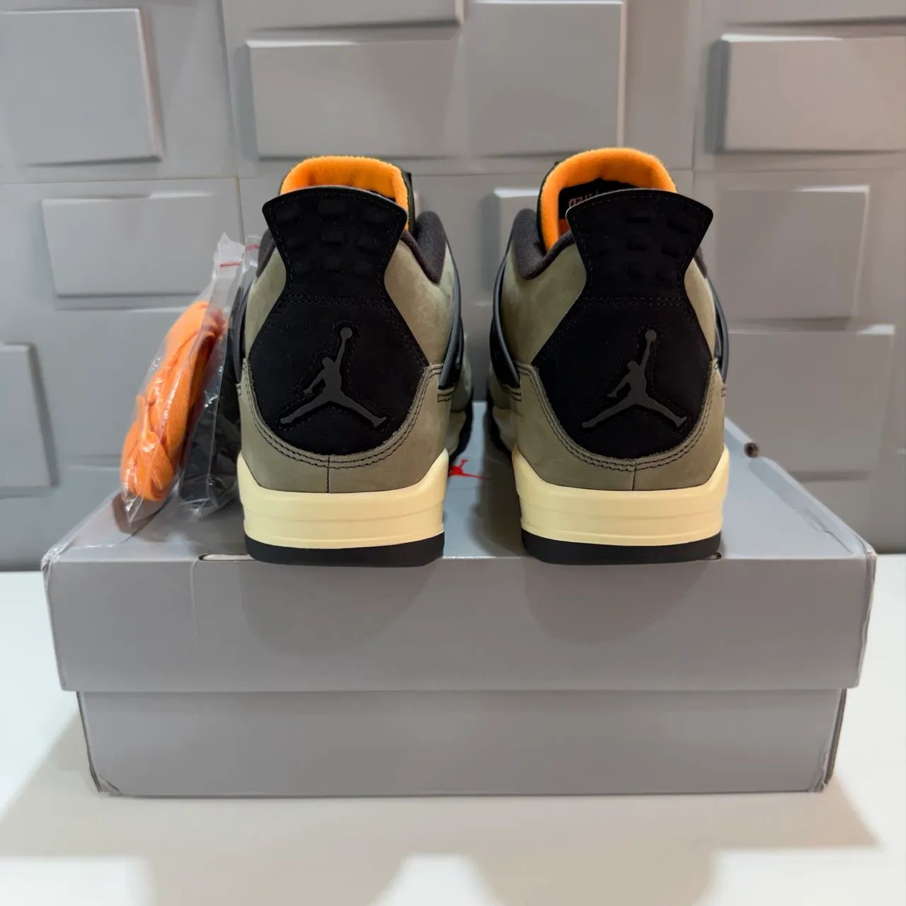 Air Jordan 4 Retro × Undefeated 43 - Foto 5