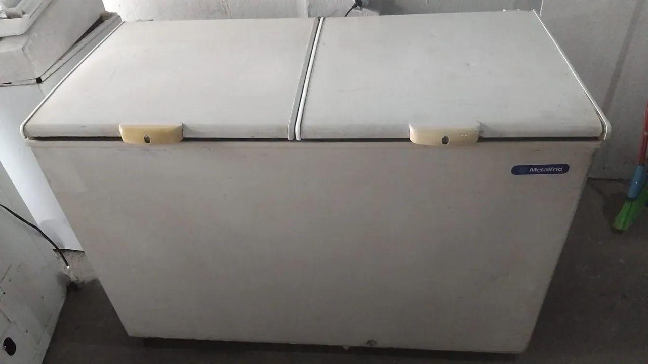 Vendo freezer horizontal funcionando tudo 