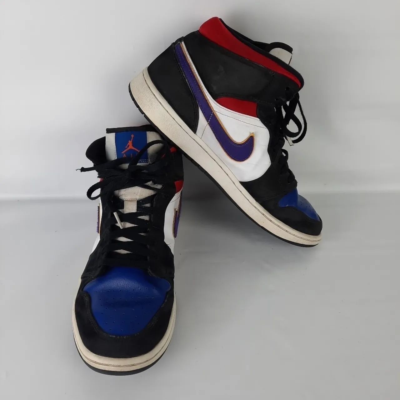 Jordan mid lakers top 3