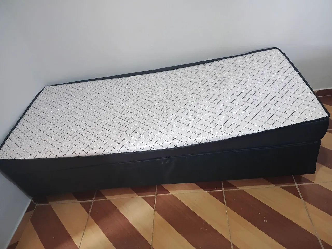 Vende-se cama D33 de solteiro,semi-usada - Foto 2
