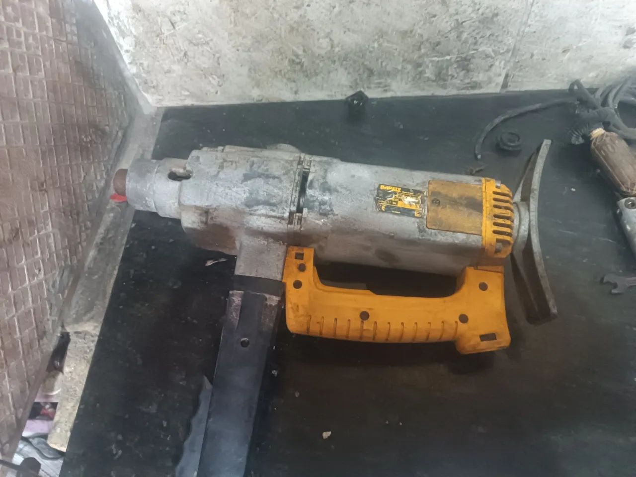 Furadeira industrial dewalt - Foto 3