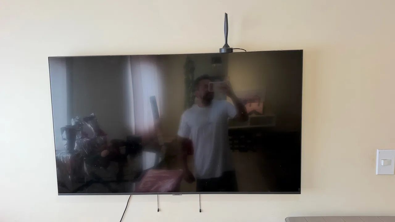 Tv Samsung com antena e suporte de brinde 