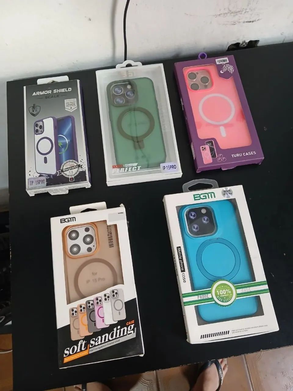 ? 5 Capinhas para iPhone 15 Pro ? Novas - Foto 2