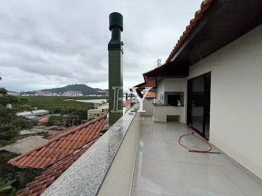 Cobertura Reformada com 3 Dormitórios no João Paulo - Florianópolis - SC