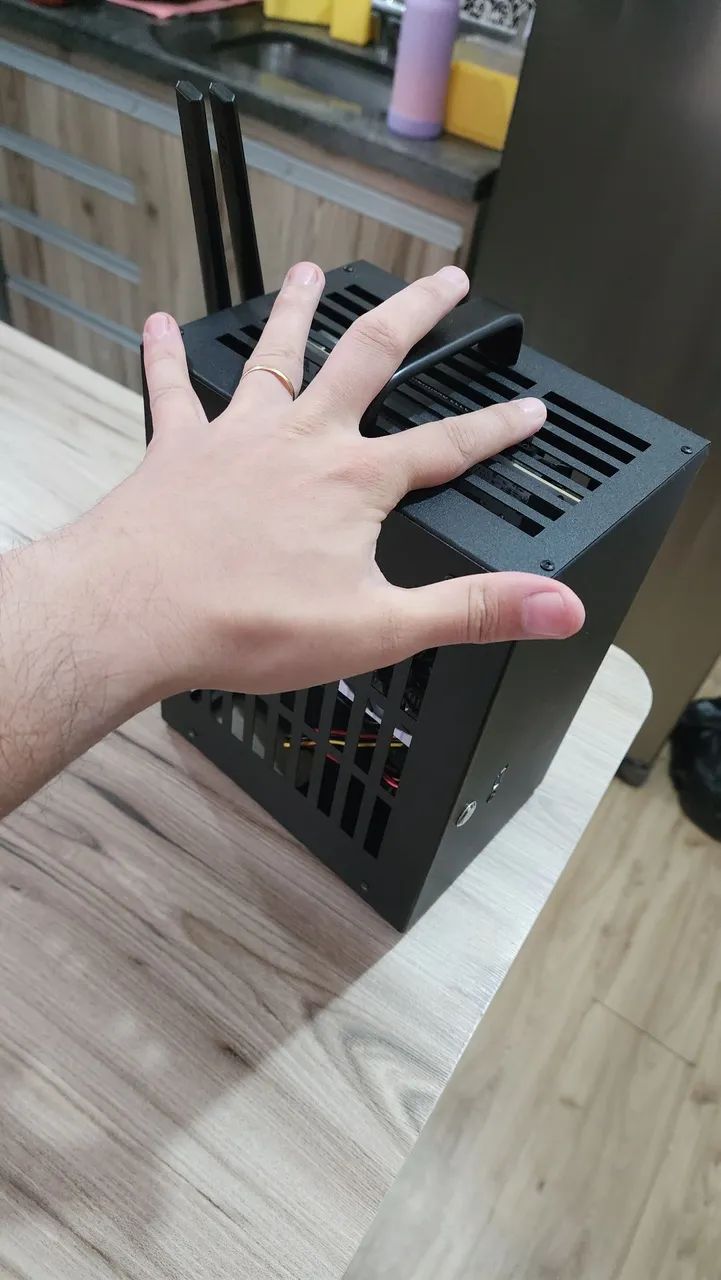 Mini pc gamer, forte e compacto