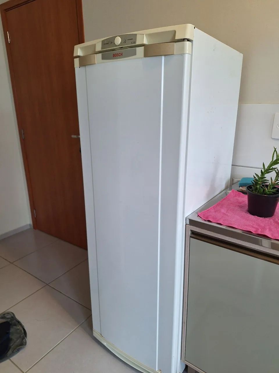 Geladeira Bosch 320 Semiautomática