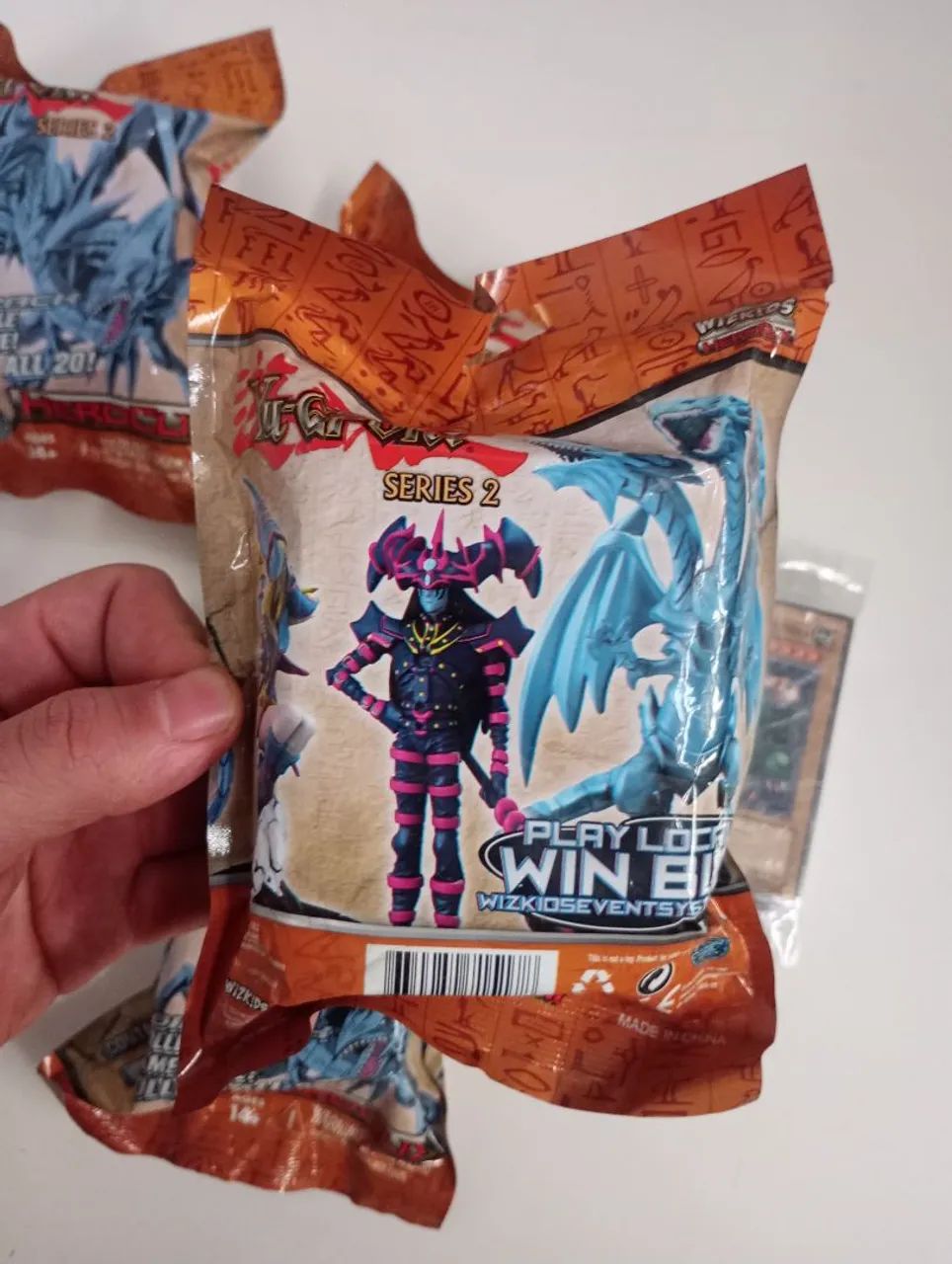 Lote Yu gi oh Heroclix + brinde booster sortido com 50 cartas - Foto 2