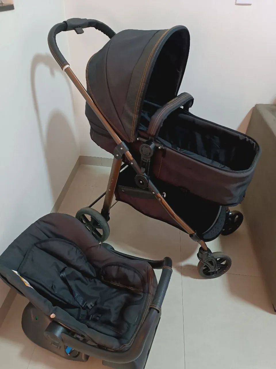 Kit Galzerano Carbon - Carrinho + Bebê conforto com a base