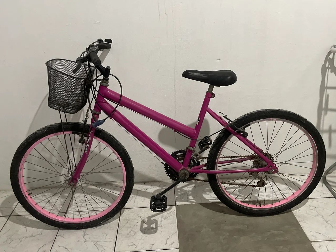 Bicicleta aro 26 rosa com cestinha 