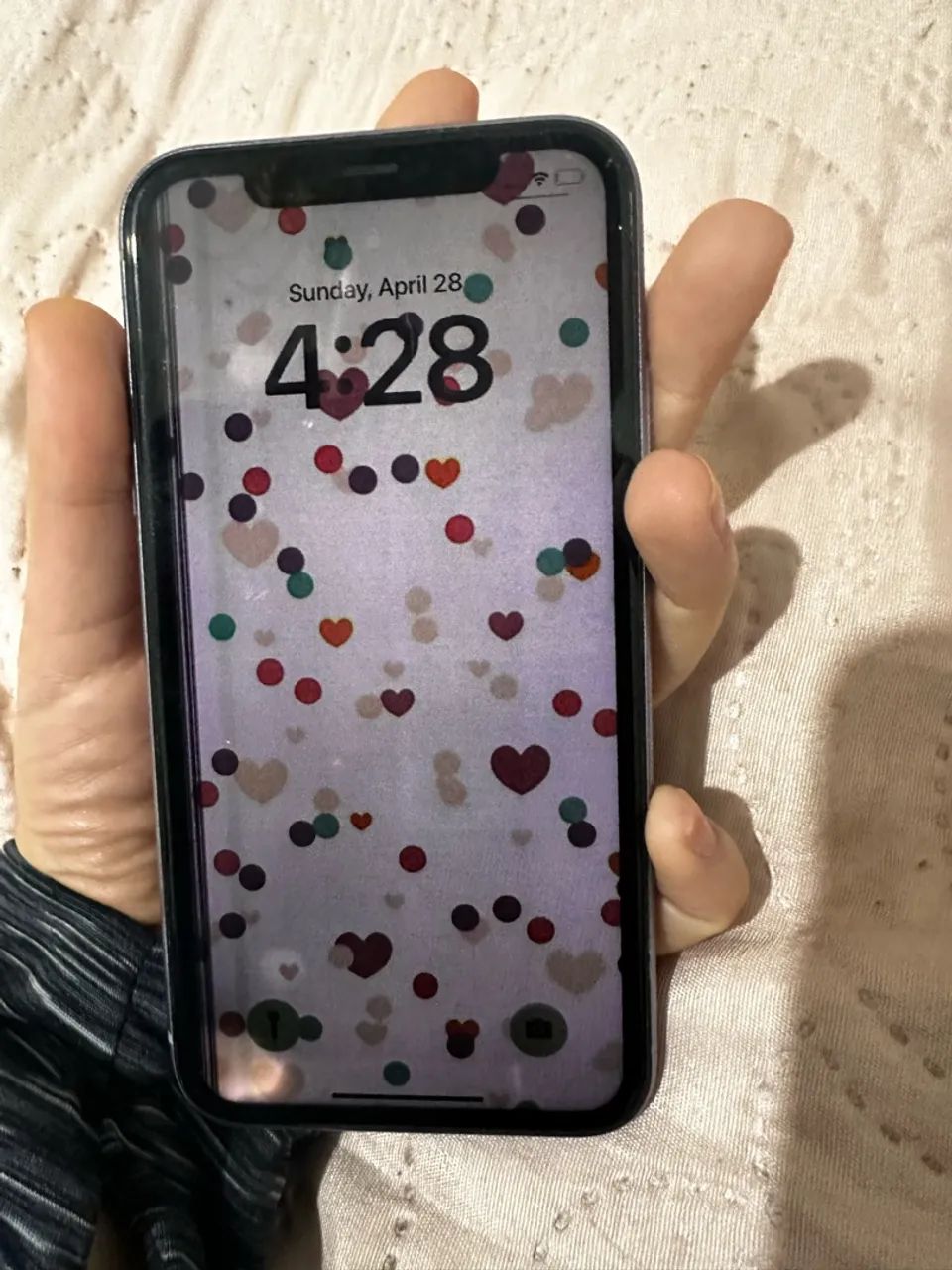 iPhone 11 128GB - Conservado, porém com a tela escura 