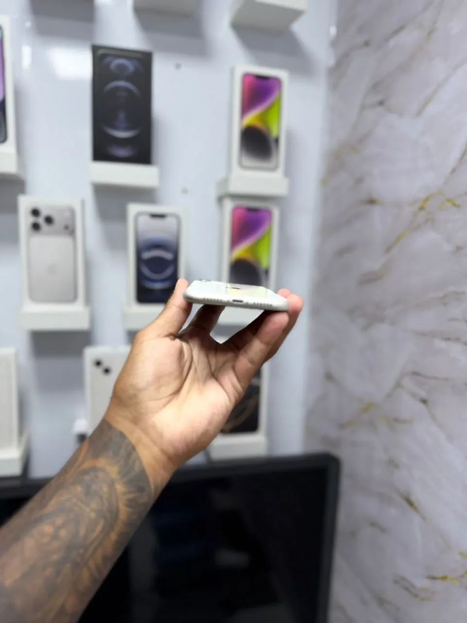 IPHONE 11 256GB TELA E BATERIA NOVA<br>R$ 999,00 - Foto 2