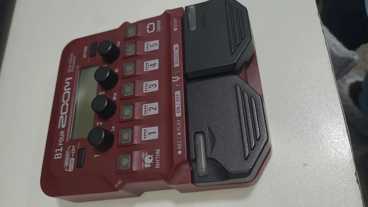 Zoom B1four  bass