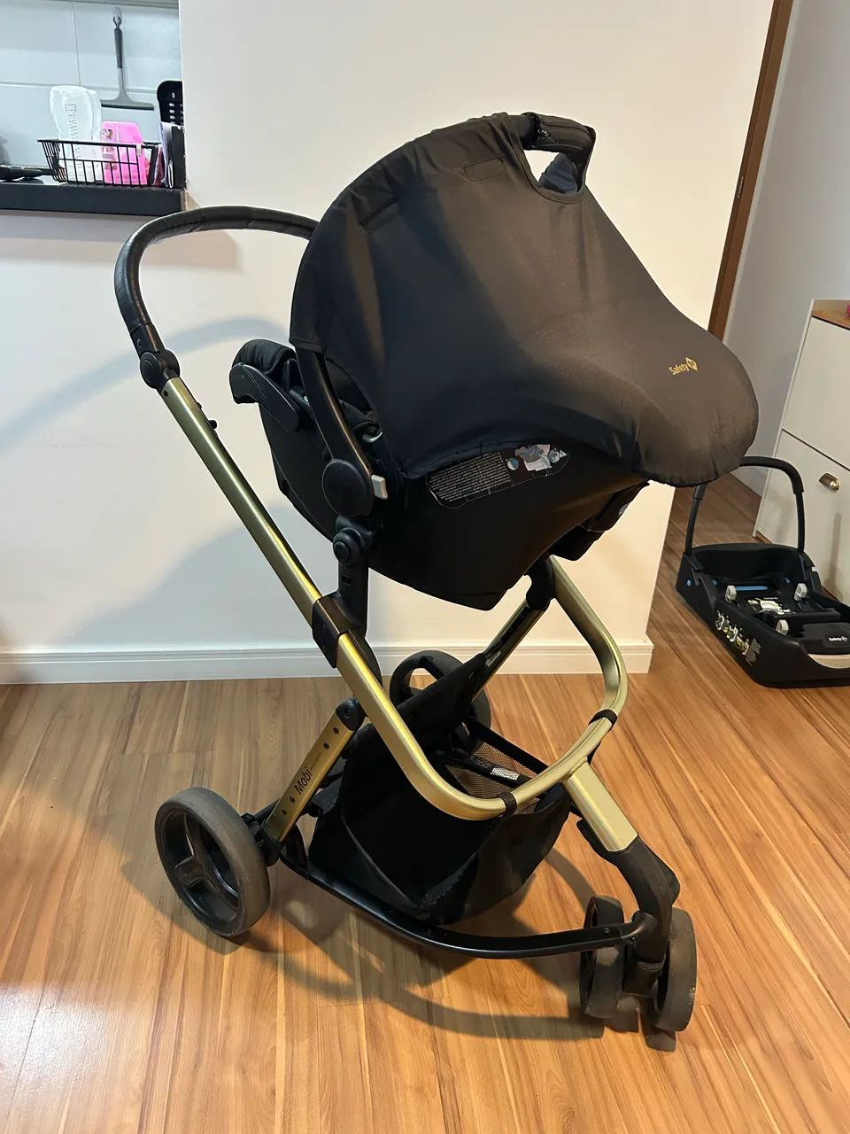 Carrinho Safety Mobi com bebê conforto e base  - Foto 3