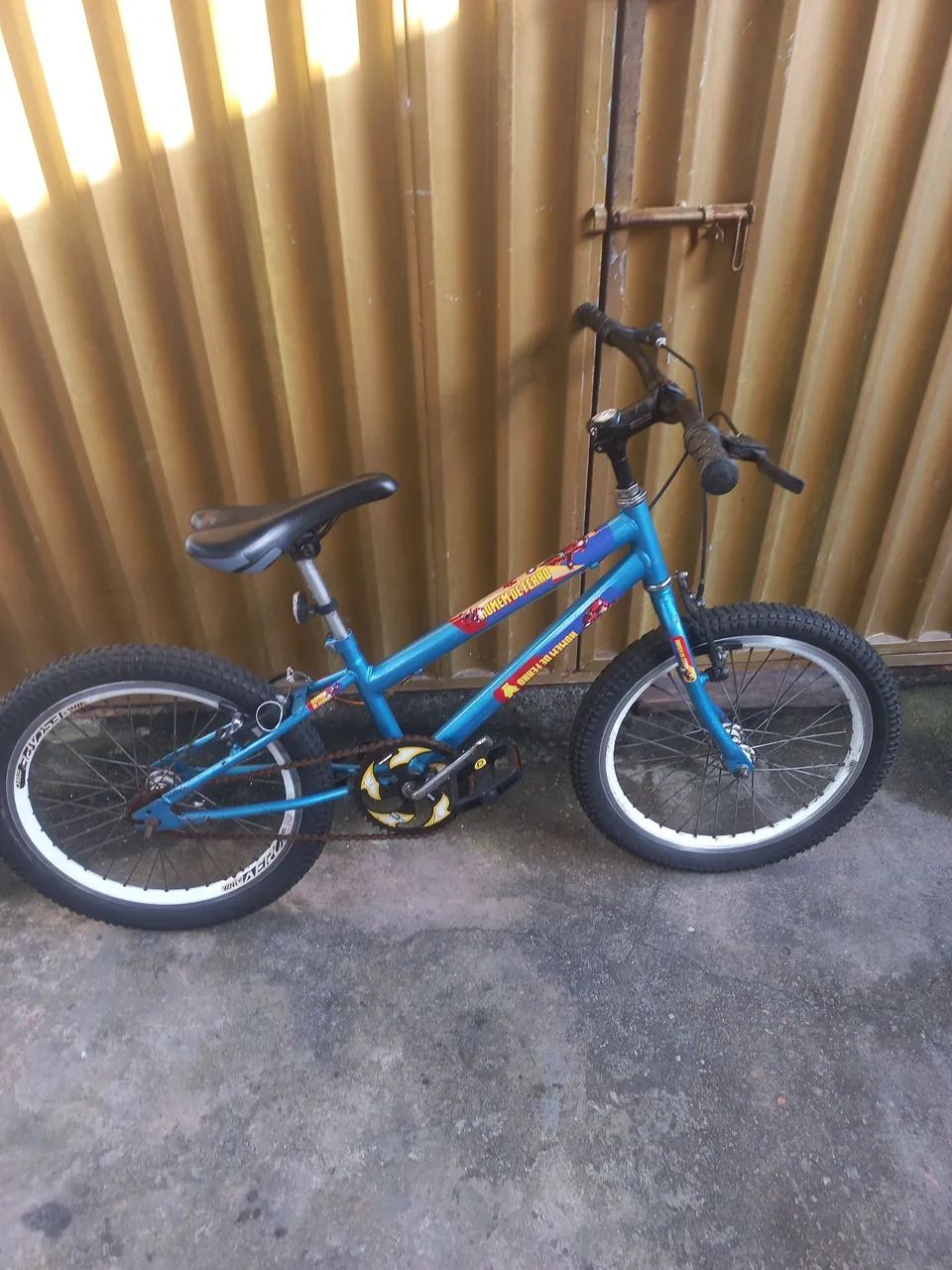 Vendo bicicleta aro 20 só pegar e andar 