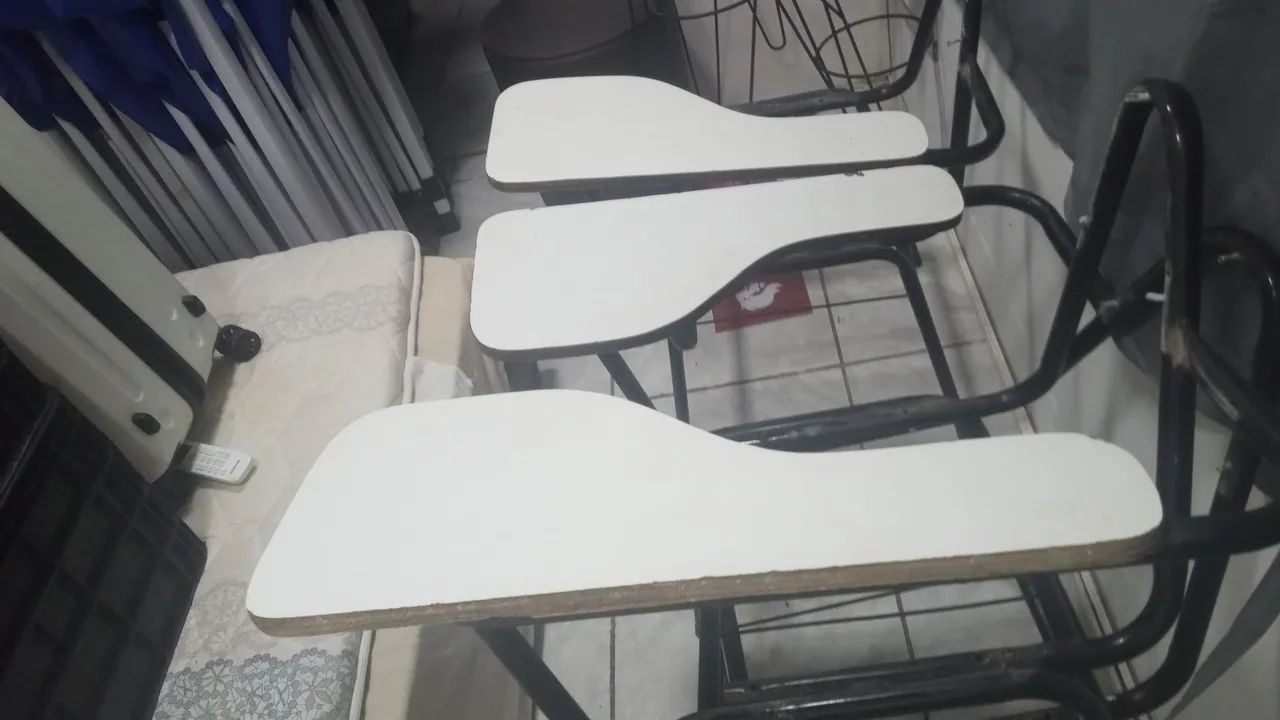 Cadeiras escolares  em quantidade 150.00 .ZAP * . - Foto 4