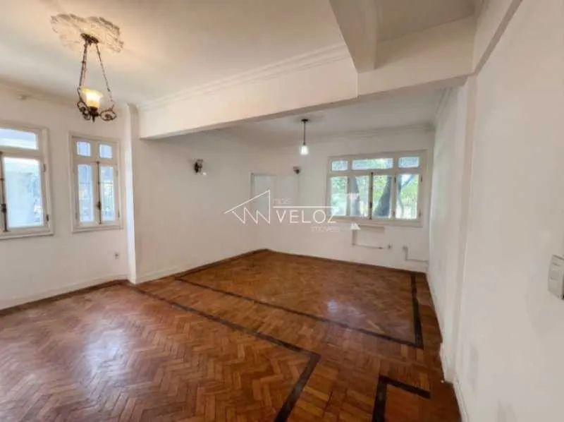 Apartamento : / Residencial / Glória 1