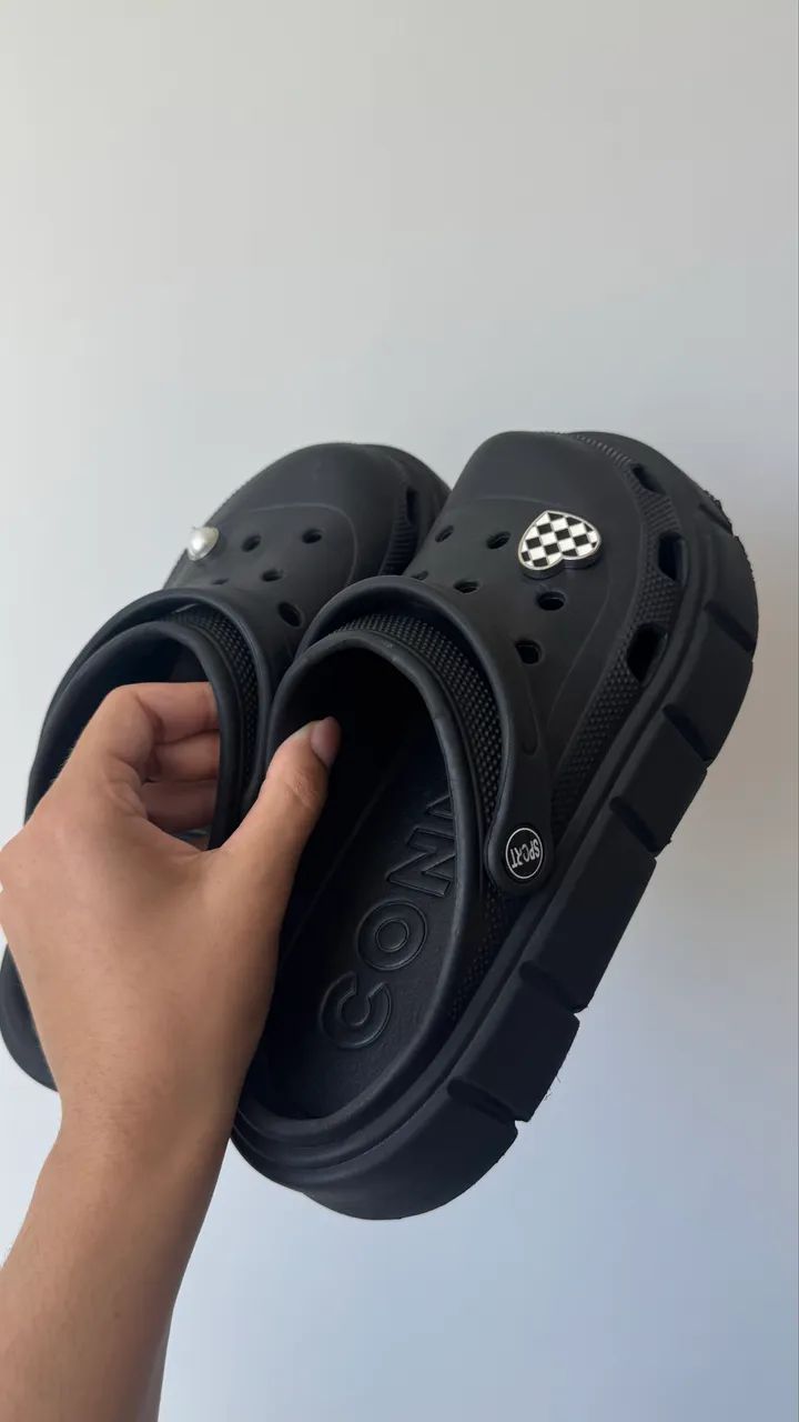 CROCS PRETA 