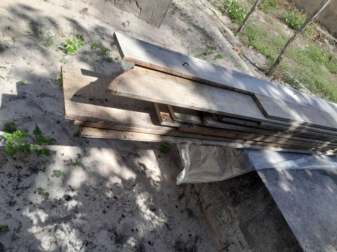 Tábuas usadas para construção 