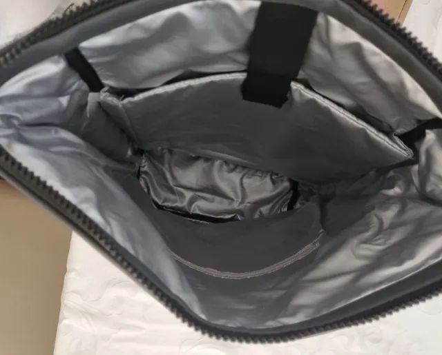 Mochila na cor Cinza - Nova sem uso. - Foto 4
