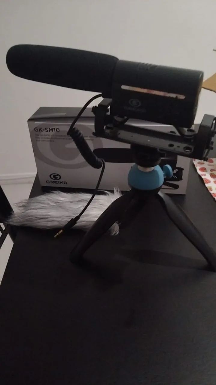 Microfone para podcast com tripé 