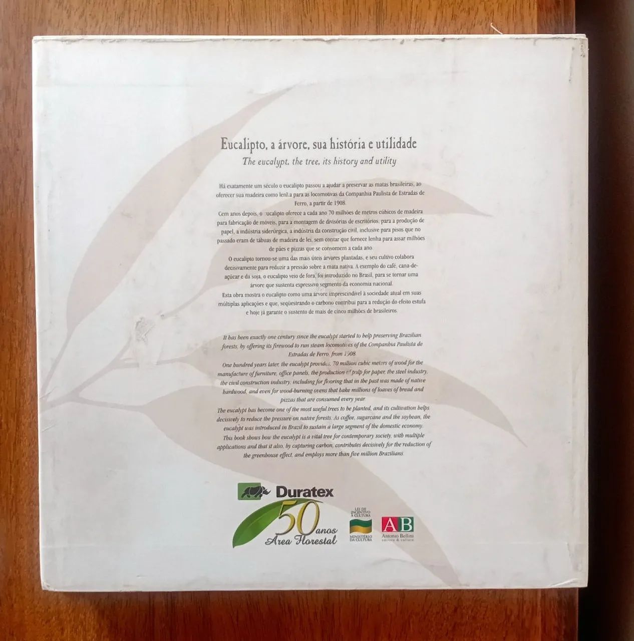 Livro O Eucalipto Um século no Brasil - Foto 5