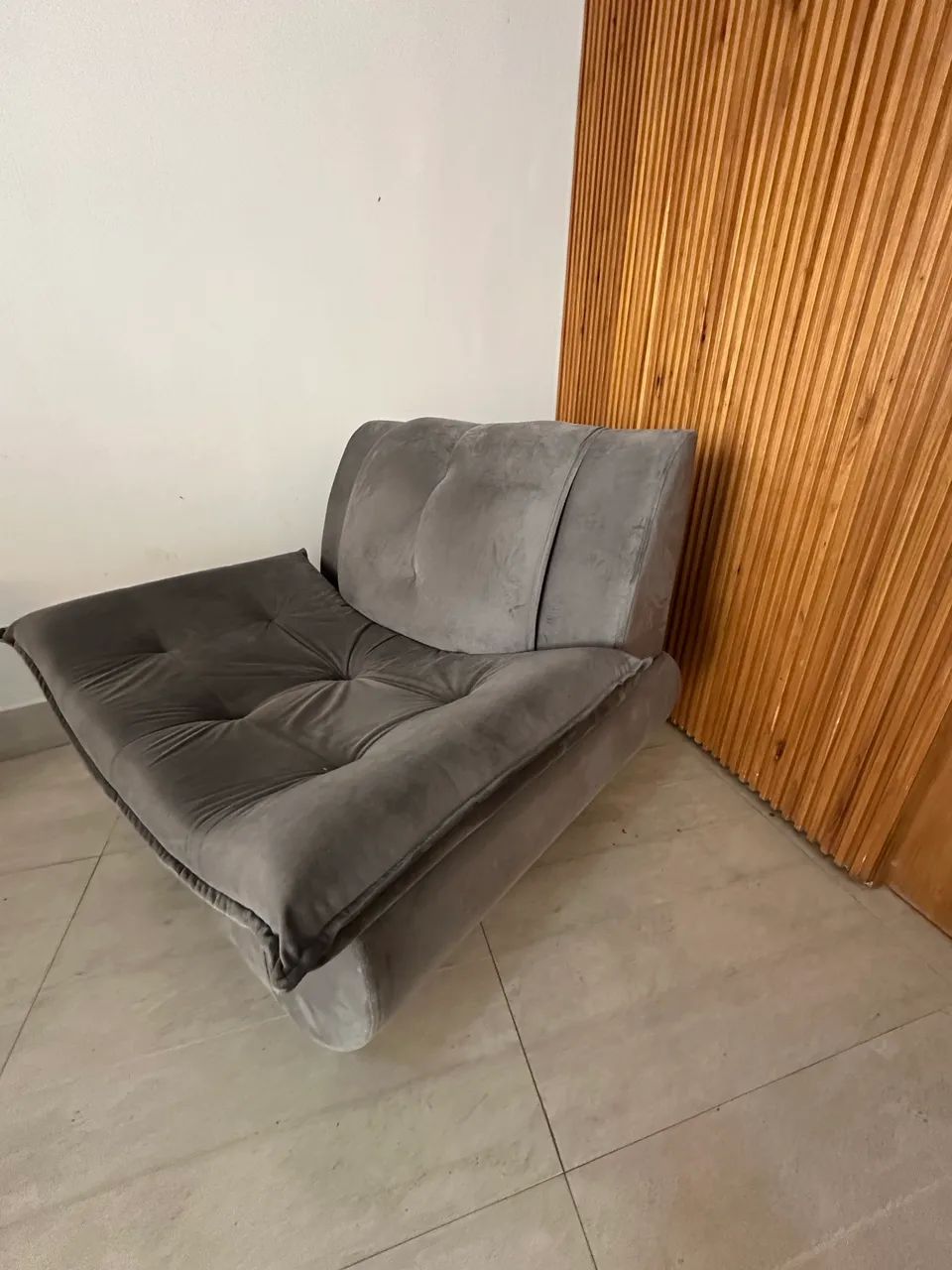 Poltronas cinza aveludada - 3 unidades