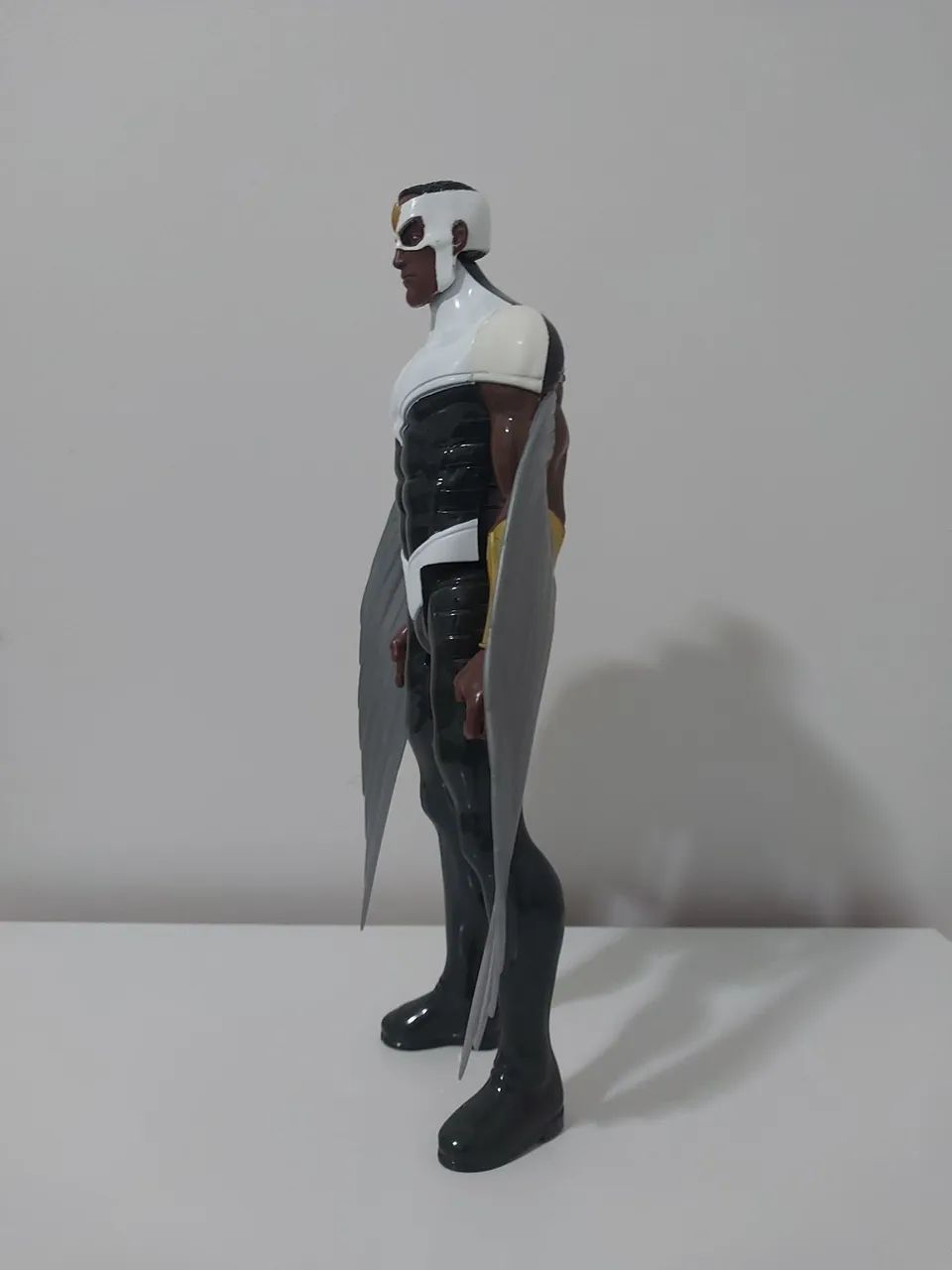 Boneco Falcon Negro 30cm  - Hasbro  - Foto 4