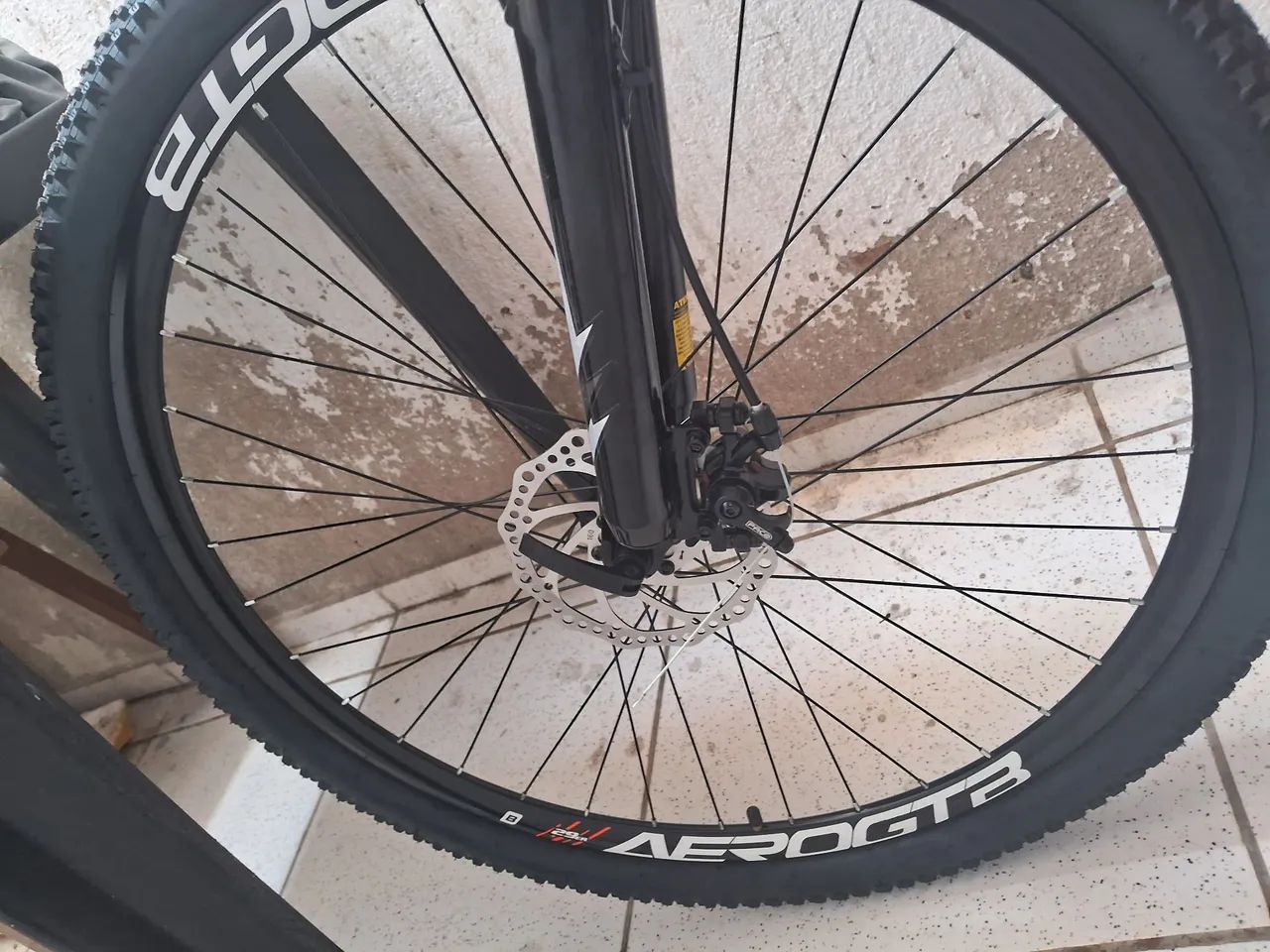 Bicicleta 4 dias de uso - Foto 5