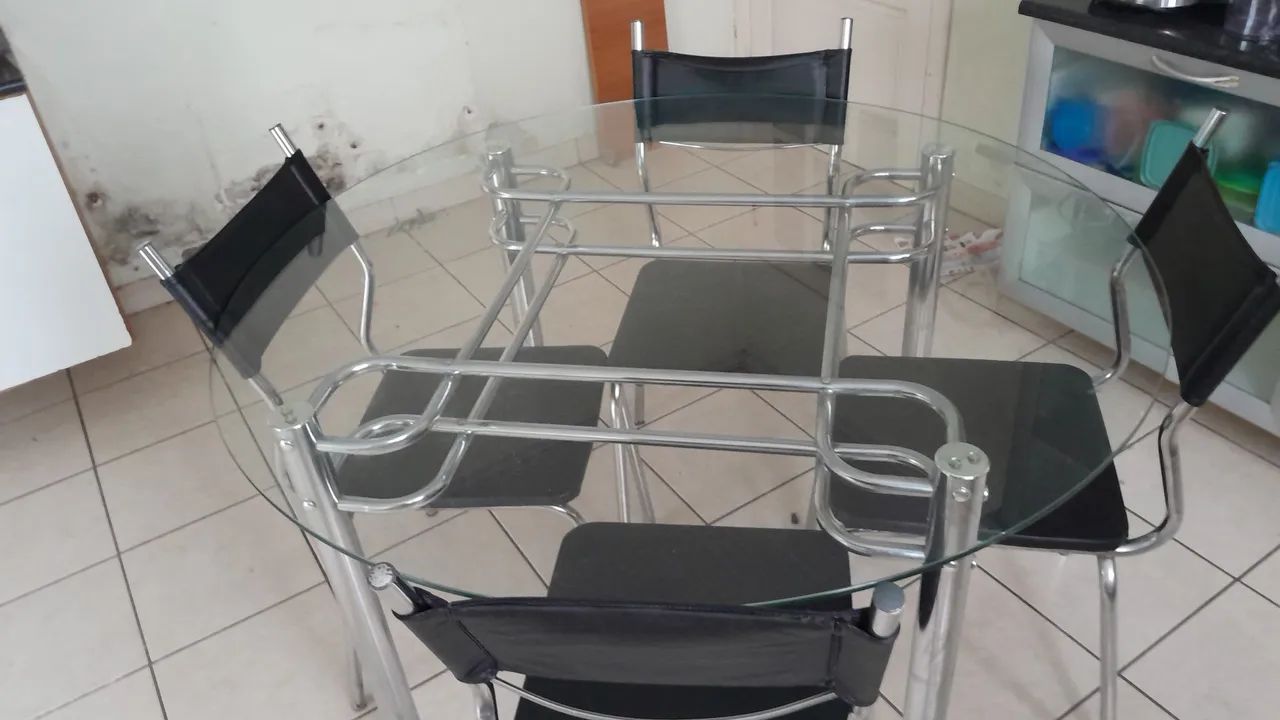 Mesa com cadeira65048987863683122