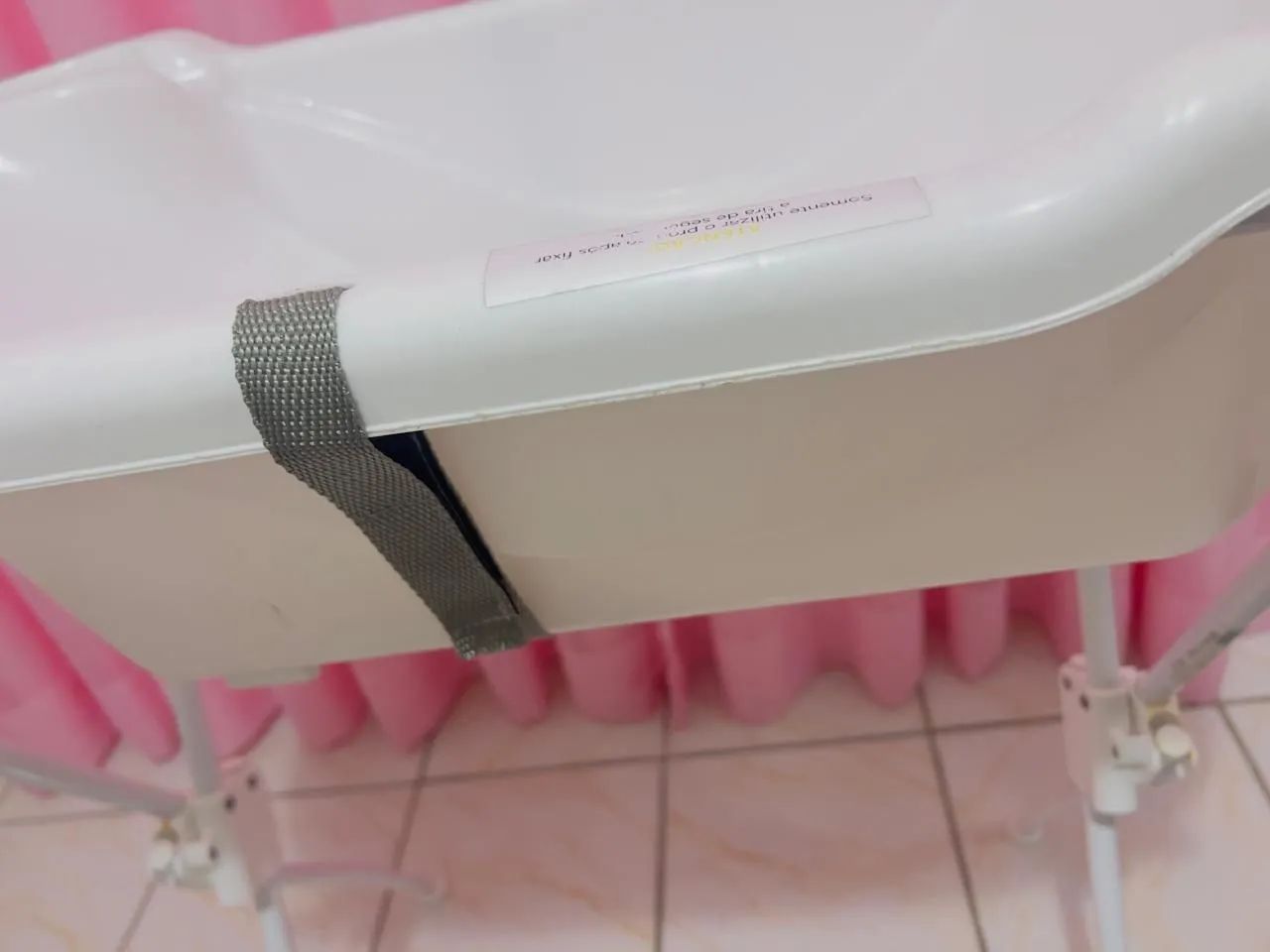 Banheira com pés de apoio 