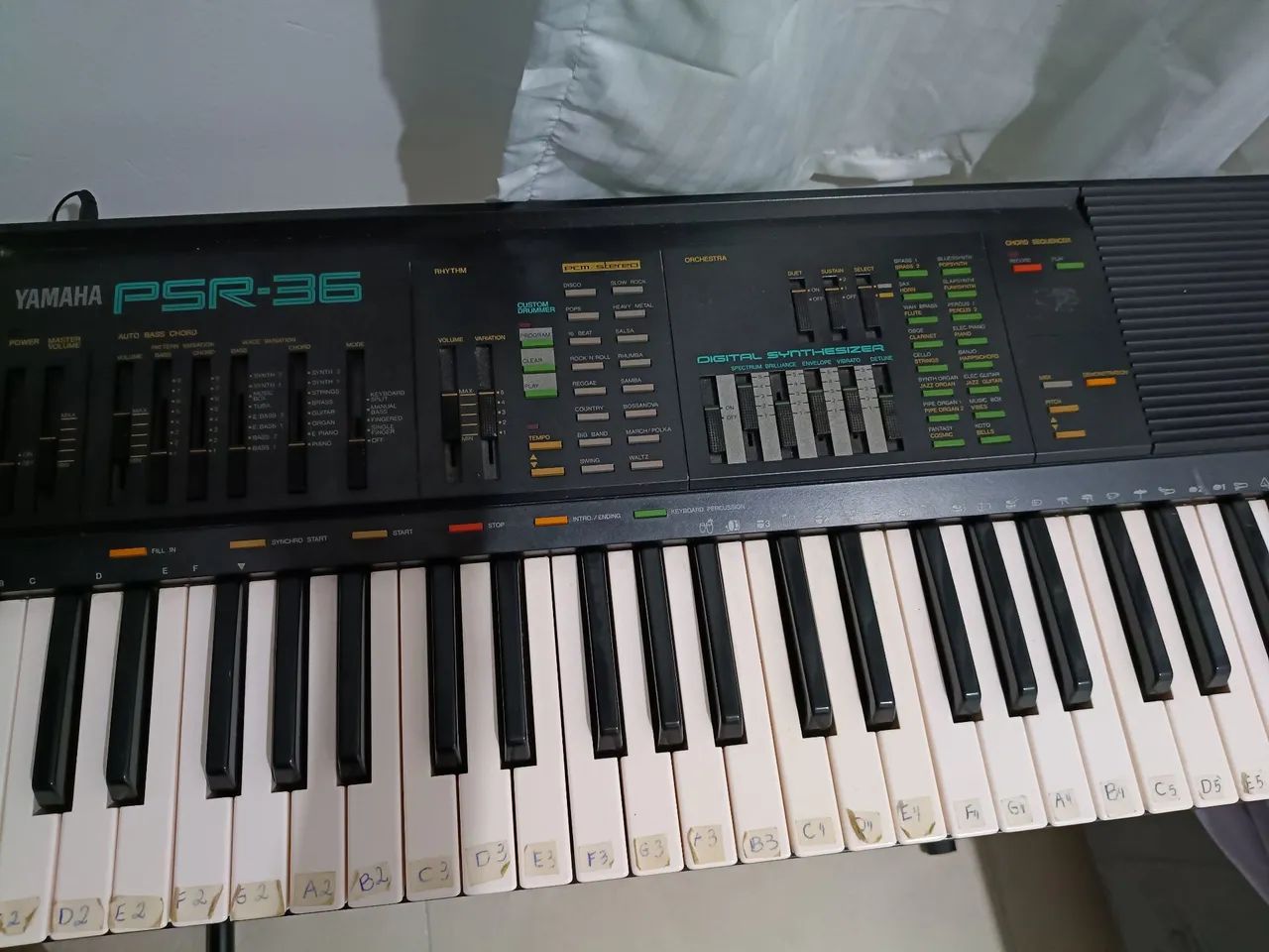 Teclado Yamaha PSR-36  - Foto 2