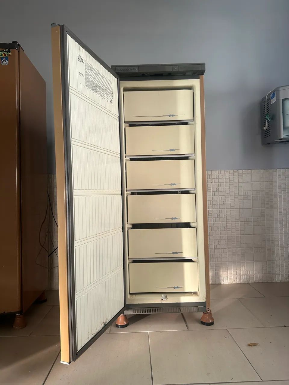 Vendo Freezer com defeito - Foto 3