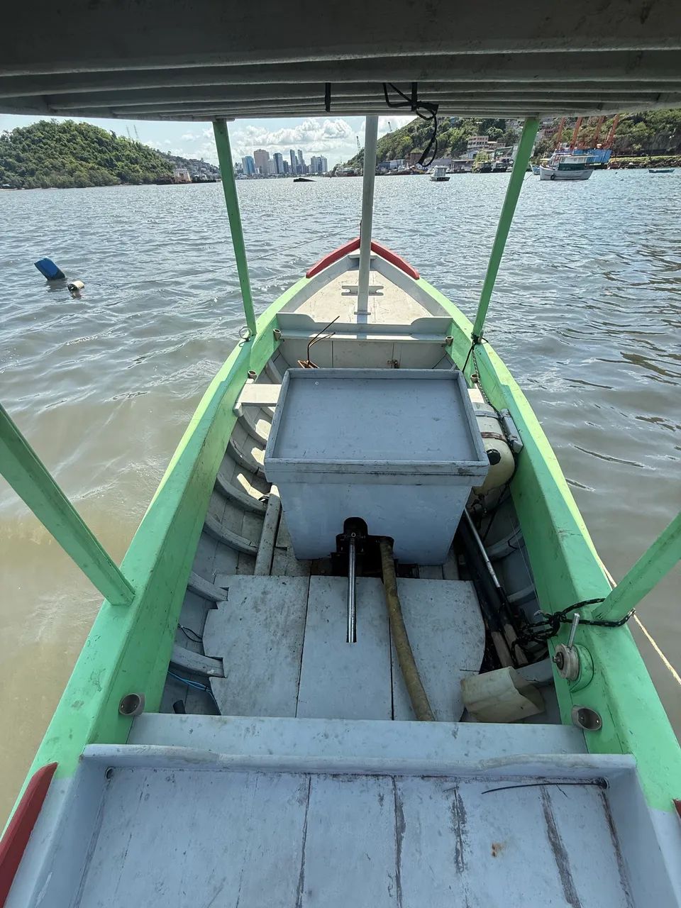 Barco com motor a diesel