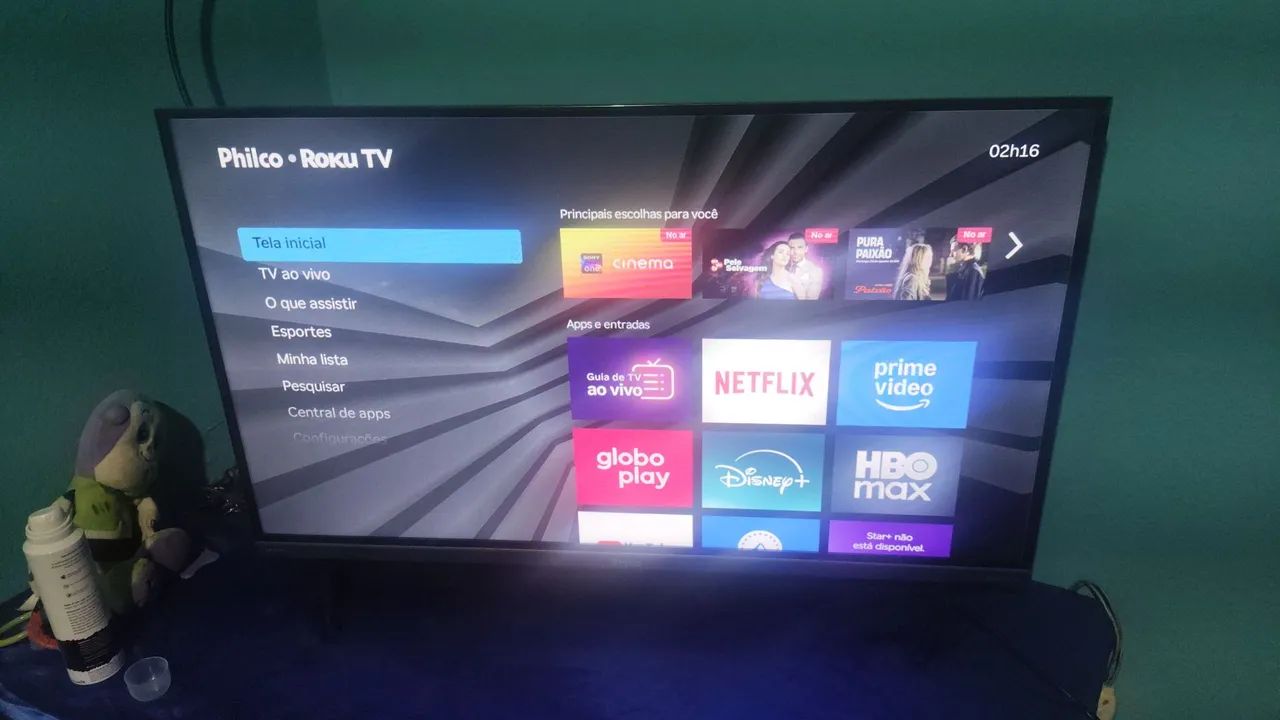 Uma TV de 32 polegadas Philco, smart tv 