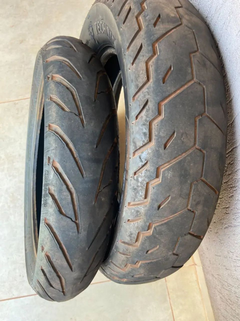 Pneus shadow, Boulevard aro 15 e 17. 500 reais o par.