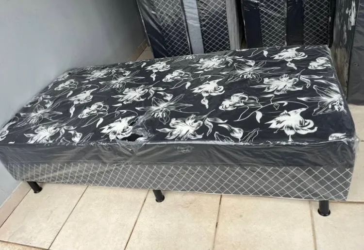 Camas de solteiro conjugada novas 